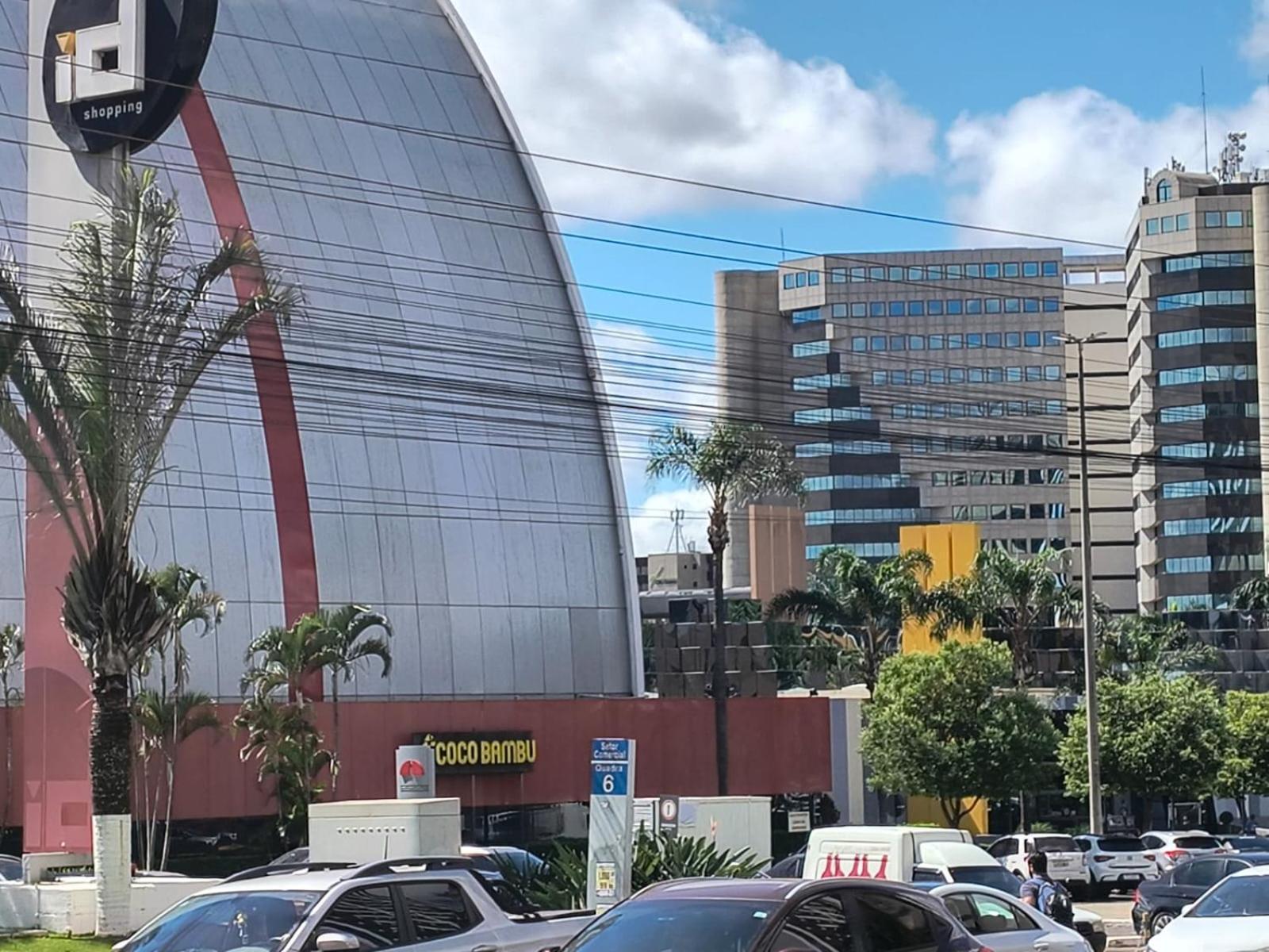 Hotel Grand Mercure Flat Particular Com Varanda, Garagem E Wi-Fi 巴西利亚